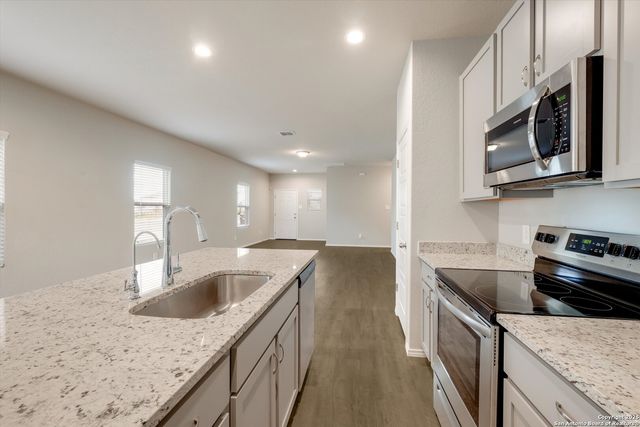 3023 Laguna Cliffs, Converse, TX 78109
