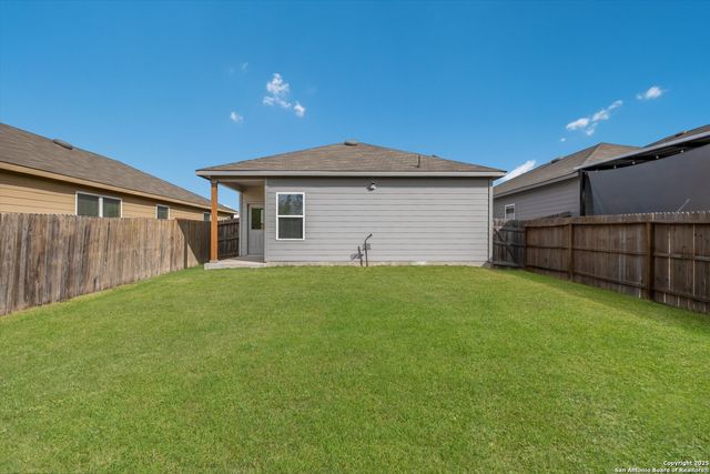 3023 Laguna Cliffs, Converse, TX 78109