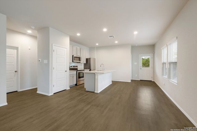 3023 Laguna Cliffs, Converse, TX 78109