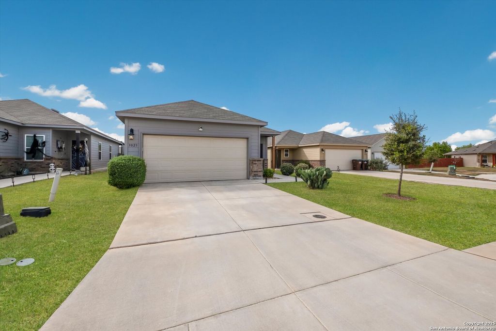 3023 Laguna Cliffs, Converse, TX 78109