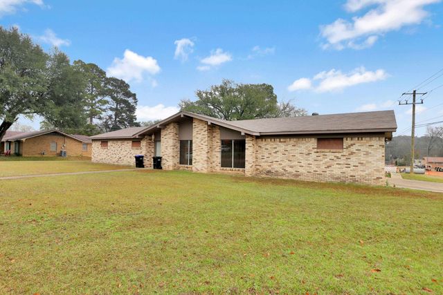 1900 Clinton St, Longview, TX 75604