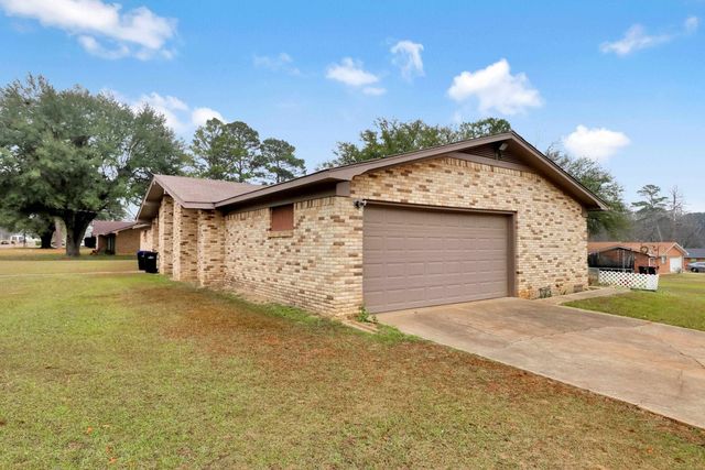 1900 Clinton St, Longview, TX 75604