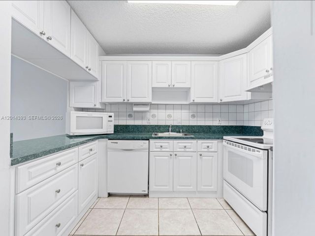 8005 Lake Dr 408, Doral, FL 33166