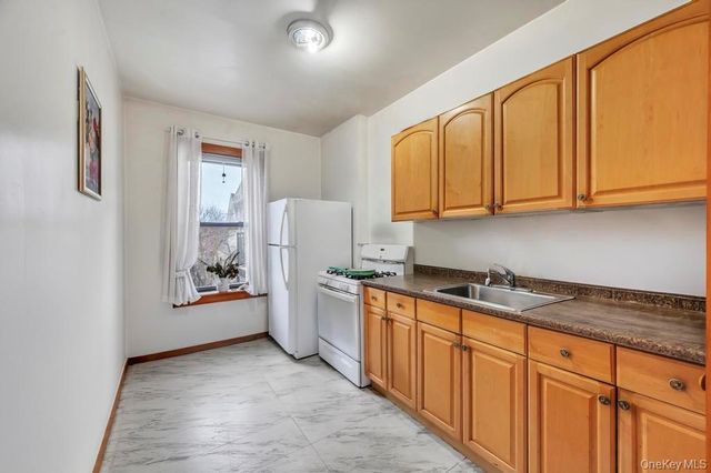 634 E 3rd Street, Brooklyn, NY 11218