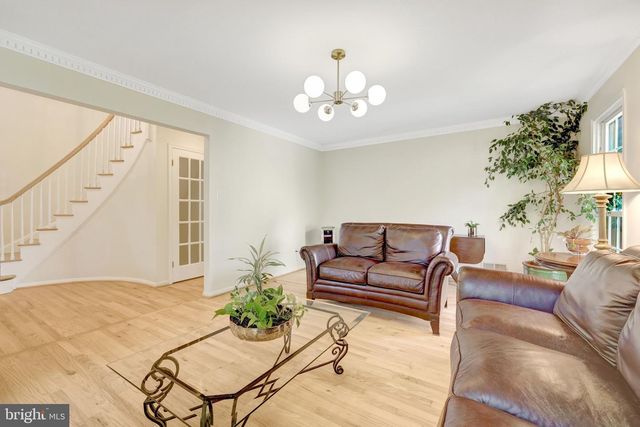 502 WOODLAND CT NW, Vienna, VA 22180