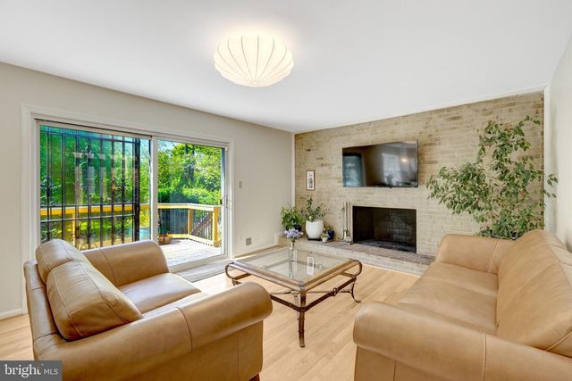 502 WOODLAND CT NW, Vienna, VA 22180