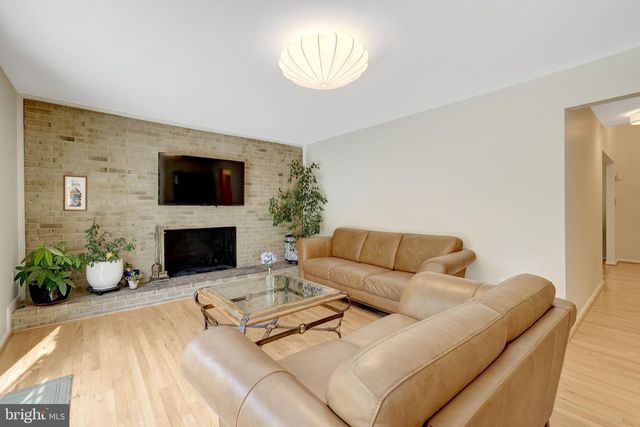 502 WOODLAND CT NW, Vienna, VA 22180
