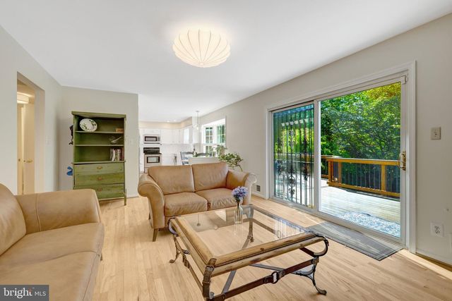 502 WOODLAND CT NW, Vienna, VA 22180