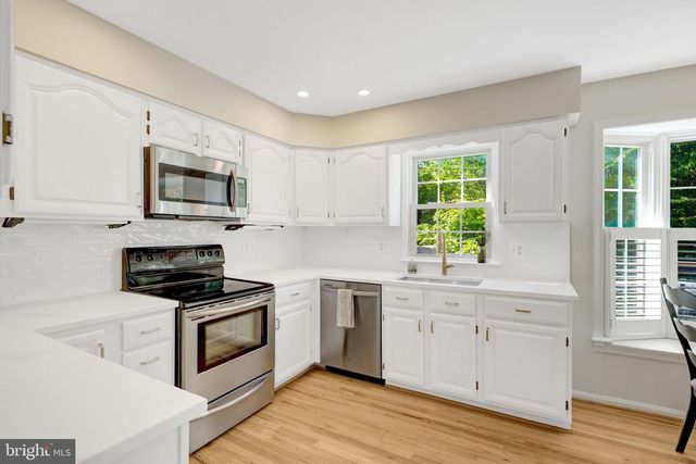 502 WOODLAND CT NW, Vienna, VA 22180