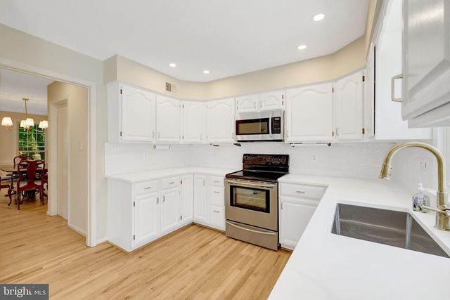 502 WOODLAND CT NW, Vienna, VA 22180
