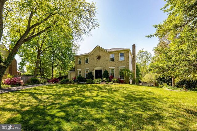 502 WOODLAND CT NW, Vienna, VA 22180