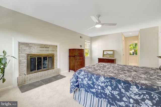 502 WOODLAND CT NW, Vienna, VA 22180
