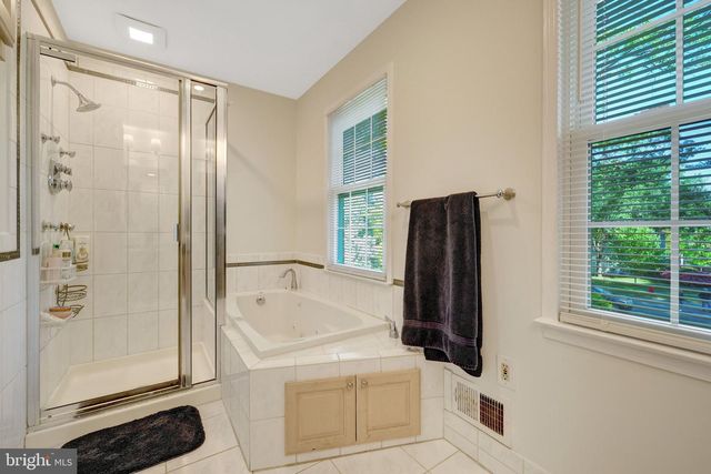 502 WOODLAND CT NW, Vienna, VA 22180