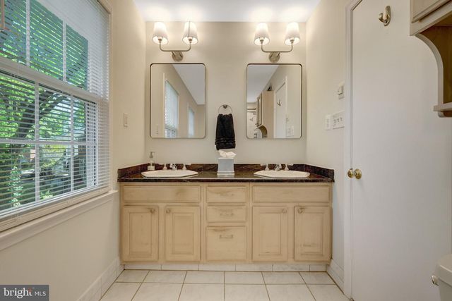 502 WOODLAND CT NW, Vienna, VA 22180