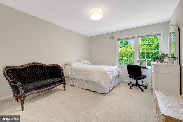 502 WOODLAND CT NW, Vienna, VA 22180