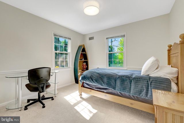 502 WOODLAND CT NW, Vienna, VA 22180