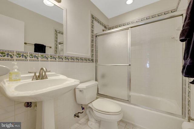 502 WOODLAND CT NW, Vienna, VA 22180