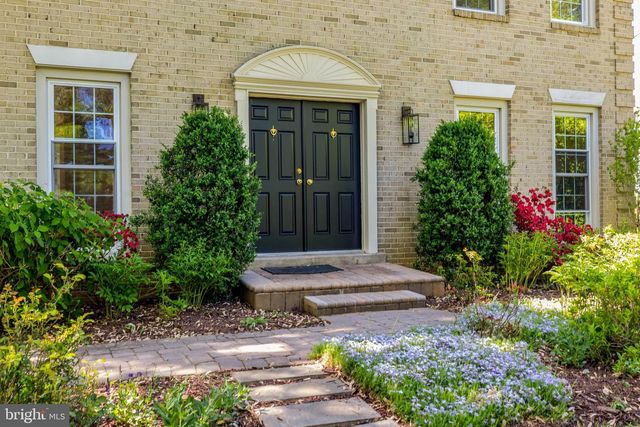 502 WOODLAND CT NW, Vienna, VA 22180