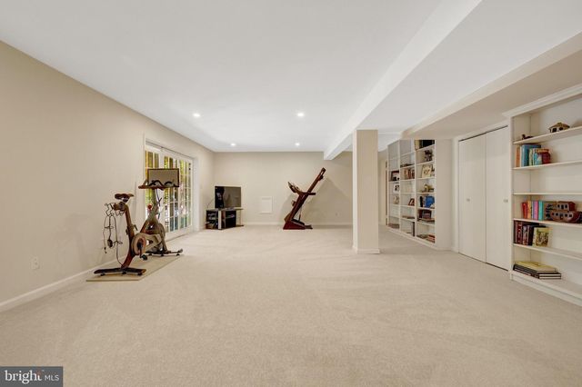 502 WOODLAND CT NW, Vienna, VA 22180