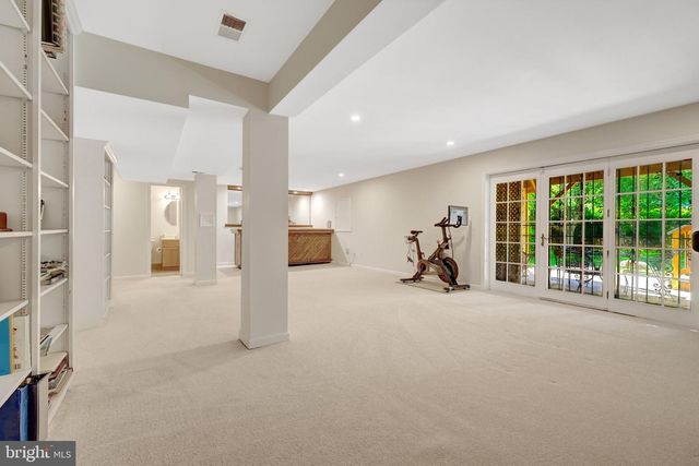 502 WOODLAND CT NW, Vienna, VA 22180