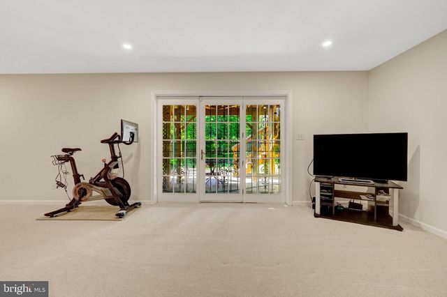 502 WOODLAND CT NW, Vienna, VA 22180