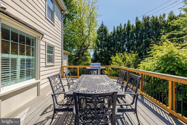 502 WOODLAND CT NW, Vienna, VA 22180