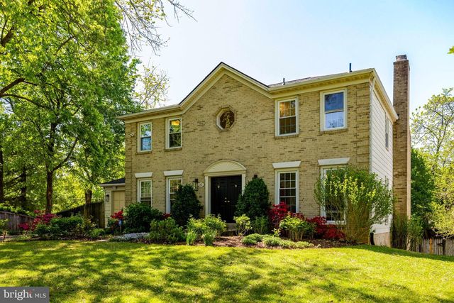 502 WOODLAND CT NW, Vienna, VA 22180