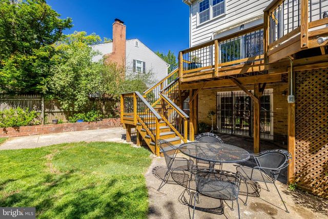 502 WOODLAND CT NW, Vienna, VA 22180