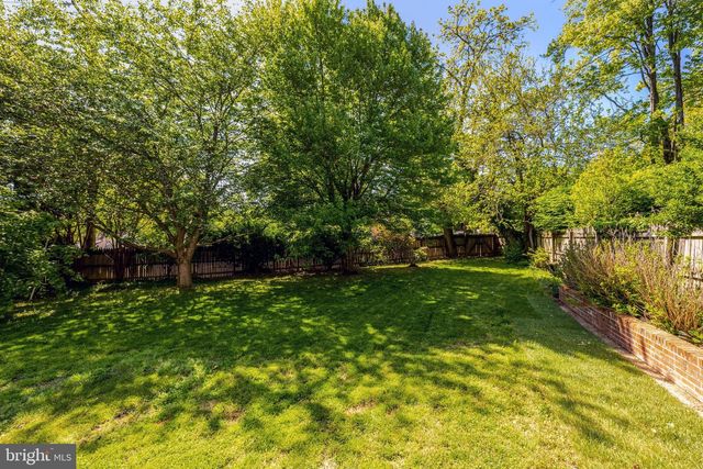 502 WOODLAND CT NW, Vienna, VA 22180
