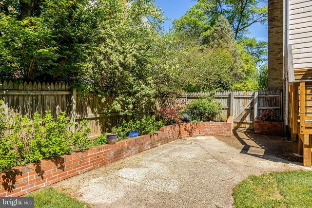 502 WOODLAND CT NW, Vienna, VA 22180