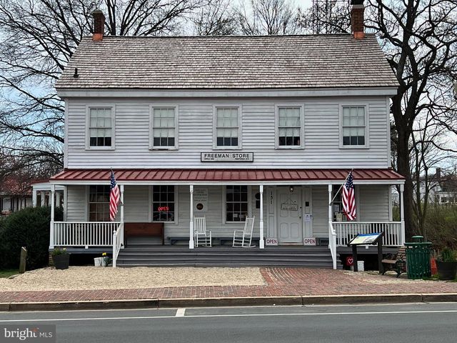 502 WOODLAND CT NW, Vienna, VA 22180