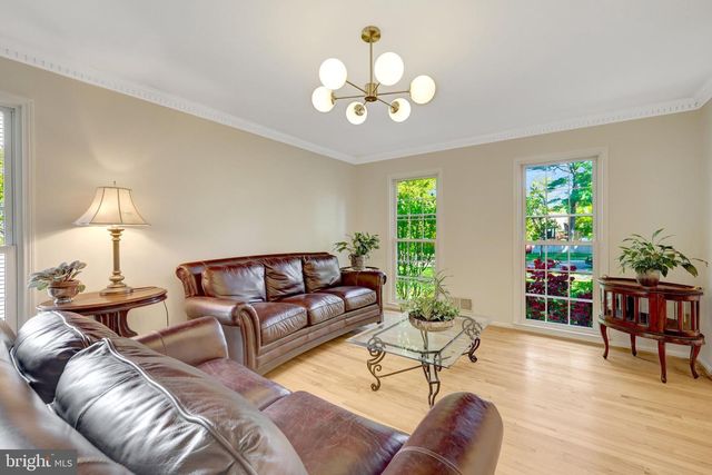 502 WOODLAND CT NW, Vienna, VA 22180