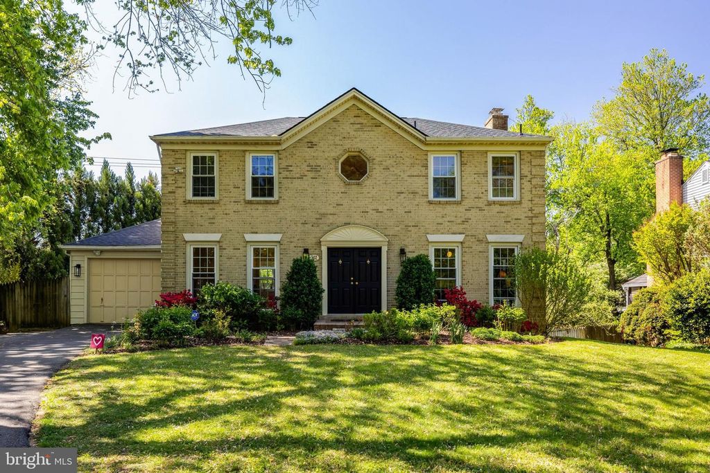 502 WOODLAND CT NW, Vienna, VA 22180