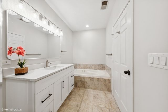 820 W Hubbard Street 4, Chicago, IL 60642