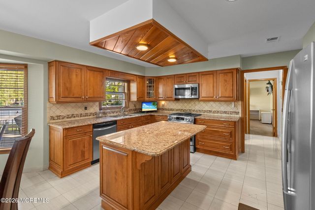 15 Eastwood Boulevard, Manalapan, NJ 07726