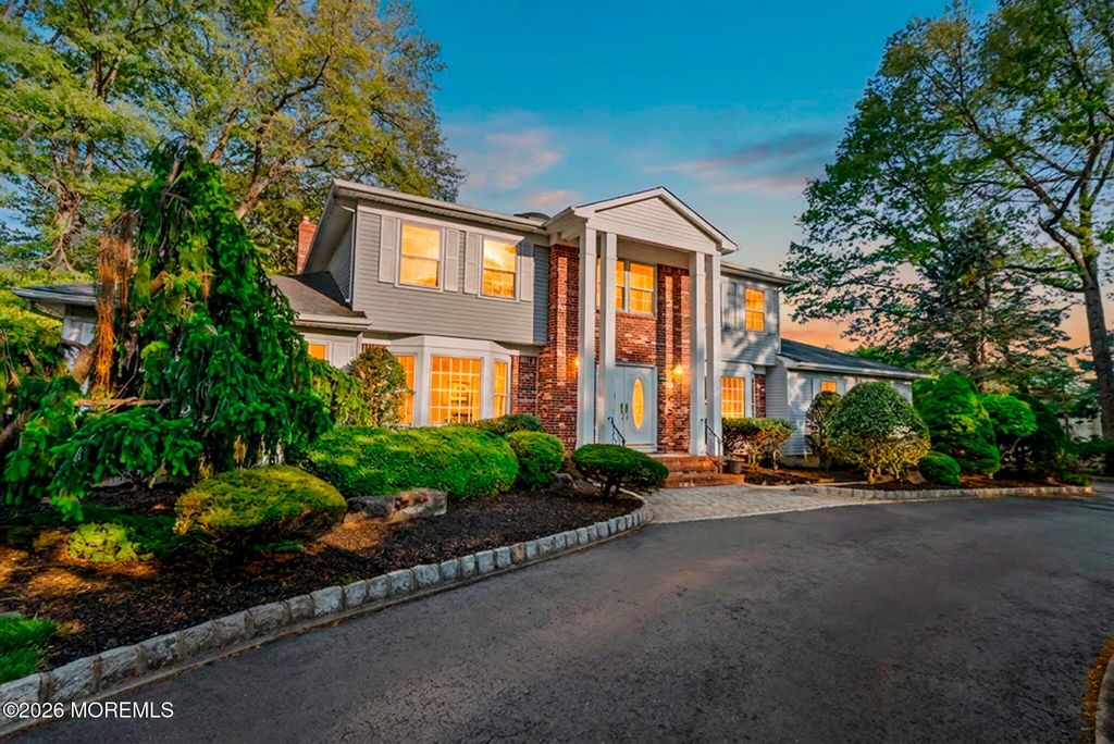 15 Eastwood Boulevard, Manalapan, NJ 07726