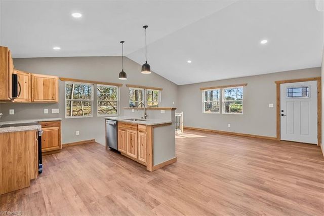 3499 Ridgewood Court, Winston-salem, NC 27107