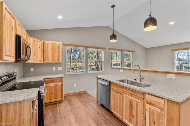 3499 Ridgewood Court, Winston-salem, NC 27107