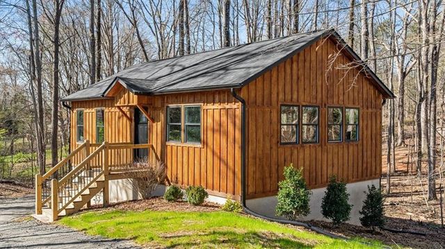 3499 Ridgewood Court, Winston-salem, NC 27107