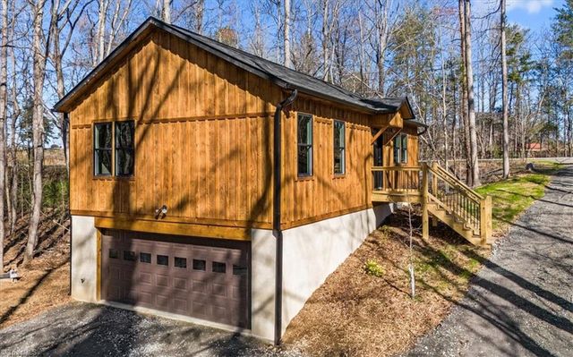 3499 Ridgewood Court, Winston-salem, NC 27107