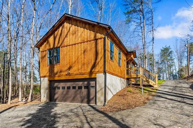 3499 Ridgewood Court, Winston-salem, NC 27107