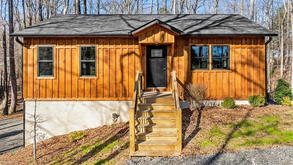 3499 Ridgewood Court, Winston-salem, NC 27107