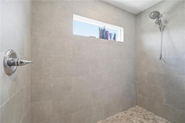 12104 E 68th Terrace, Kansas City, MO 64133
