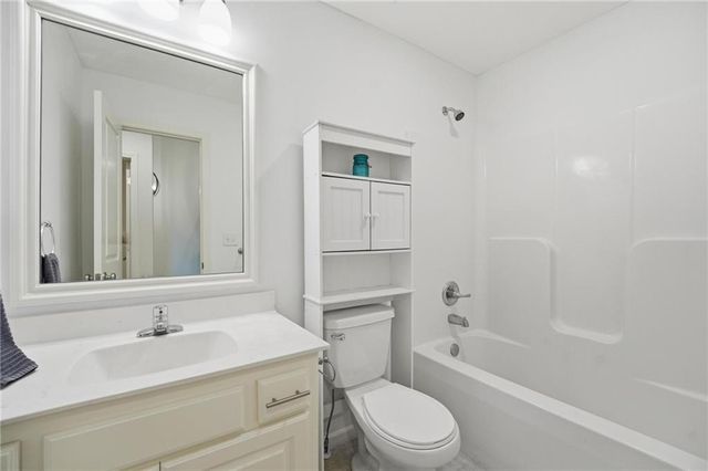 12104 E 68th Terrace, Kansas City, MO 64133