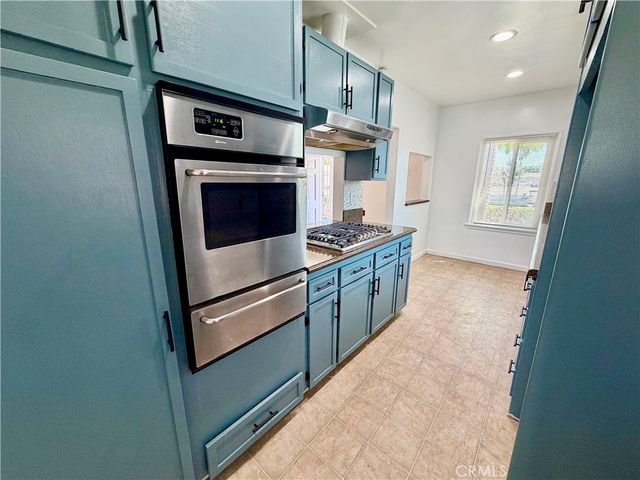 3011 Delta, Long Beach, CA 90810