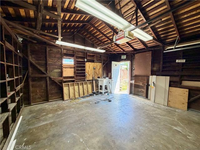 3011 Delta, Long Beach, CA 90810