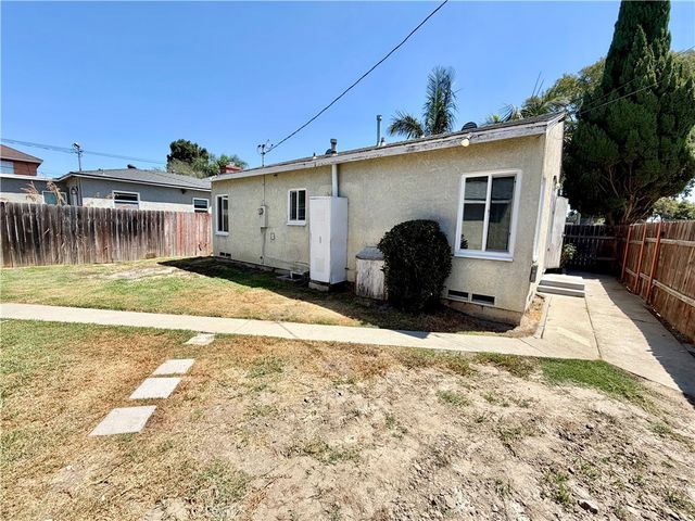3011 Delta, Long Beach, CA 90810
