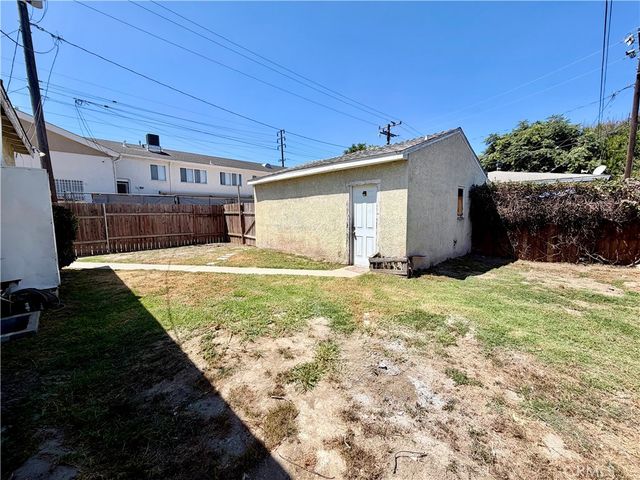 3011 Delta, Long Beach, CA 90810