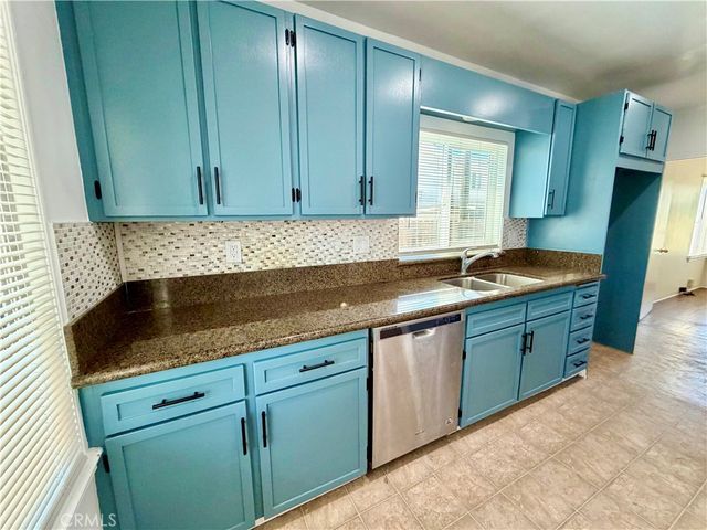 3011 Delta, Long Beach, CA 90810