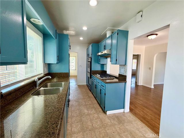 3011 Delta, Long Beach, CA 90810